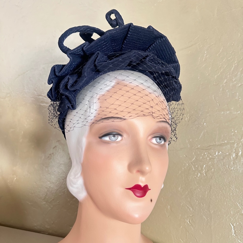 ALLURING 1940s' NAVY FABRIC HAT - PLEATED TRIM - WIRED CURLS - HALF VEIL